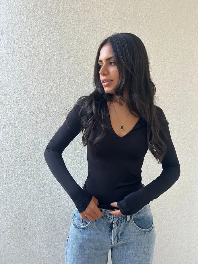 V- neck top	Black 